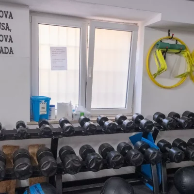 Sala, zona pesi, frase motivazionale